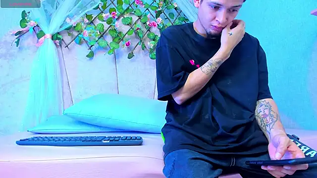 kendalltaylorr online show from 01.12.25