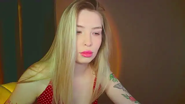 mia raspberrie online show from 12.03.24