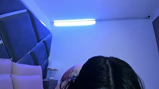 Charlotte Myers online show from 10.11.25