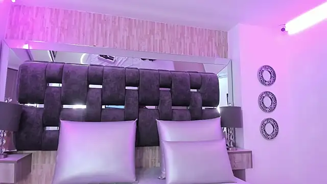 Charlotte Myers online show from 01.07.26