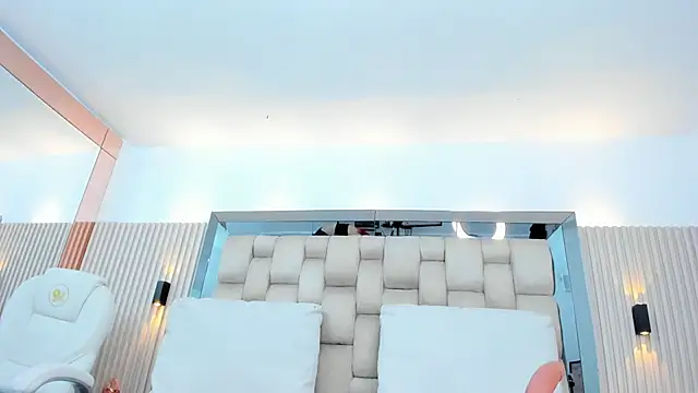 Snapshot of Dalia-Prada chatting on 11.28.25 Dalia-Prada online show from 11.28.25