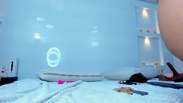 Snapshot of Dalia-Prada chatting on 12.20.25 Dalia-Prada online show from 12.20.25