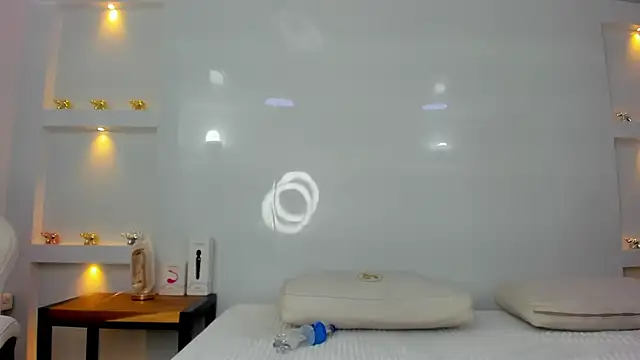 Snapshot of Dalia-Prada chatting on 12.22.25 Dalia-Prada online show from 12.22.25