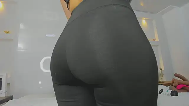 Snapshot of Dalia-Prada chatting on 02.28.26 Dalia-Prada online show from 02.28.26