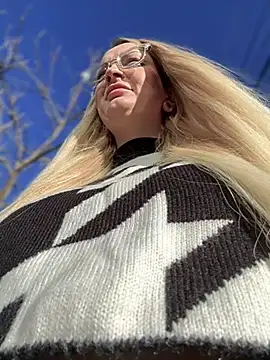 Snapshot of Teya_moon_ chatting on 01.03.25 Teya moon  online show from 01.03.25