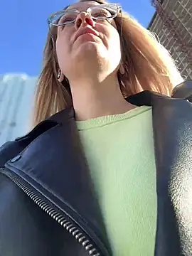 Snapshot of Teya_moon_ chatting on 01.08.25 Teya moon  online show from 01.08.25