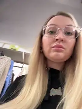 Snapshot of Teya_moon_ chatting on 01.21.25 Teya moon  online show from 01.21.25