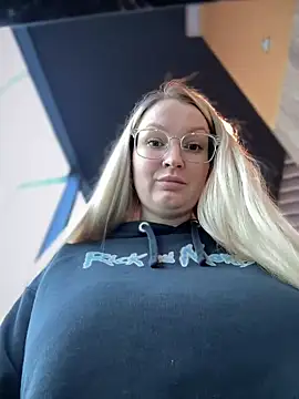 Snapshot of Teya_moon_ chatting on 01.30.25 Teya moon  online show from 01.30.25