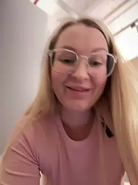 Snapshot of Teya_moon_ chatting on 02.04.25 Teya moon  online show from 02.04.25