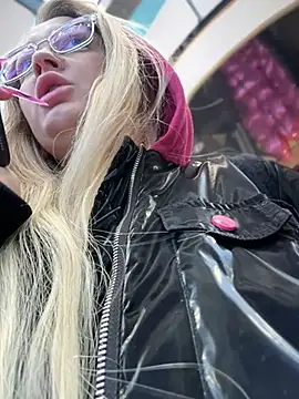 Snapshot of Teya_moon_ chatting on 02.14.25 Teya moon  online show from 02.14.25