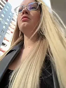 Snapshot of Teya_moon_ chatting on 02.15.25 Teya moon  online show from 02.15.25