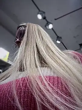 Snapshot of Teya_moon_ chatting on 02.19.25 Teya moon  online show from 02.19.25