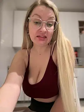 Snapshot of Teya_moon_ chatting on 03.08.25 Teya moon  online show from 03.08.25