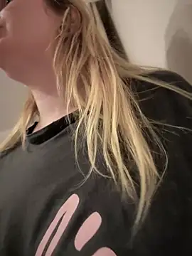 Snapshot of Teya_moon_ chatting on 03.19.25 Teya moon  online show from 03.19.25