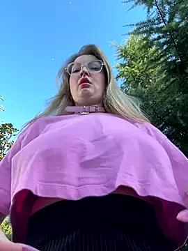 Snapshot of Teya_moon_ chatting on 09.10.25 Teya moon  online show from 09.10.25