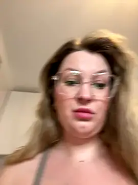 Snapshot of Teya_moon_ chatting on 09.19.25 Teya moon  online show from 09.19.25