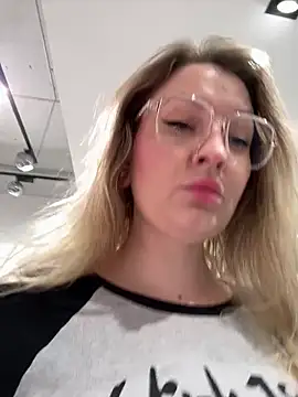 Snapshot of Teya_moon_ chatting on 09.27.25 Teya moon  online show from 09.27.25