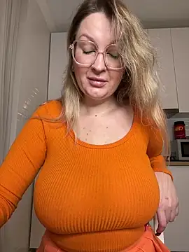 Teya moon  online show from 11.02.25