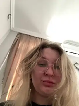 Teya moon  online show from 11.22.25