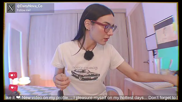 Snapshot of DanyNova_Co chatting on 04.19.26 DanyNova Co online show from 04.19.26