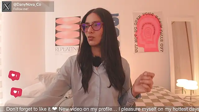 Snapshot of DanyNova_Co chatting on 04.22.26 DanyNova Co online show from 04.22.26
