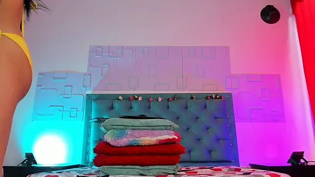 Snapshot of thamara26 chatting on 02.18.25 thamara26 online show from 02.18.25