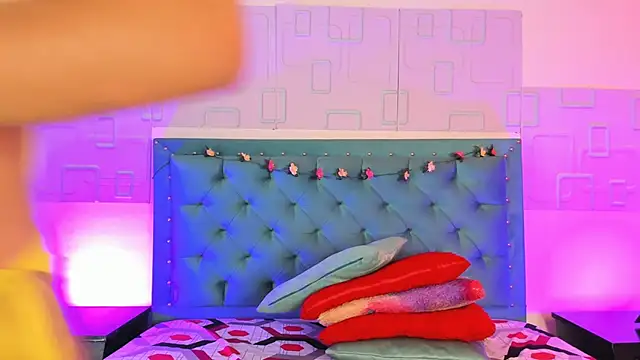 Snapshot of thamara26 chatting on 03.10.25 thamara26 online show from 03.10.25