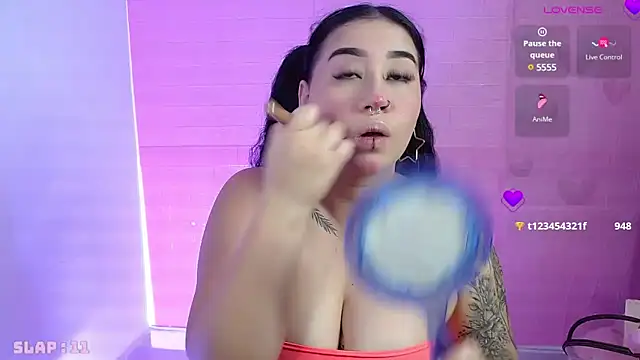 Snapshot of _hooly chatting on 01.10.25  hooly online show from 01.10.25