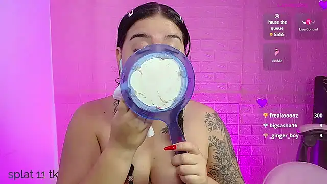 Snapshot of _hooly chatting on 02.04.25  hooly online show from 02.04.25