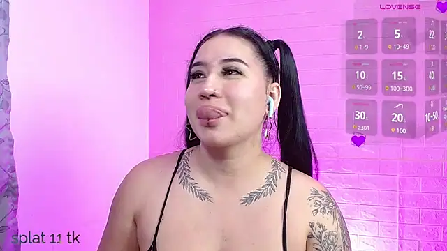 Snapshot of _hooly chatting on 02.06.25  hooly online show from 02.06.25