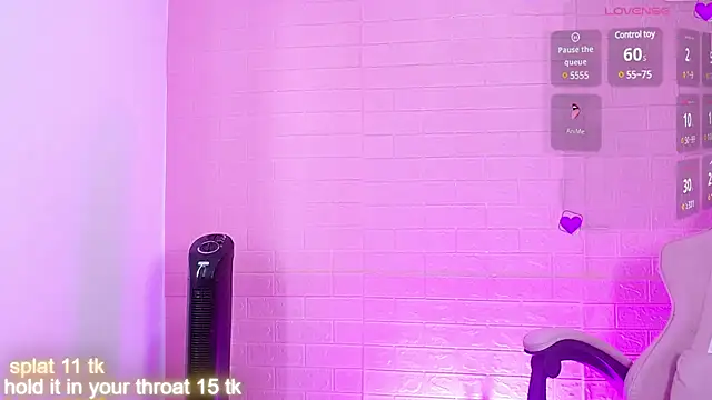 Snapshot of _hooly chatting on 02.20.25  hooly online show from 02.20.25