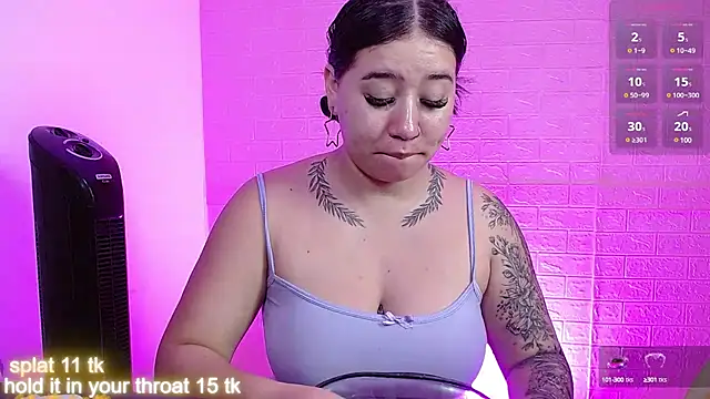 Snapshot of _hooly chatting on 02.25.25  hooly online show from 02.25.25