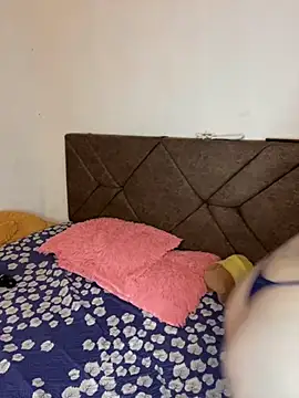 Snapshot of Sofia_Queen17 chatting on 09.24.25 Sofia Queen17 online show from 09.24.25