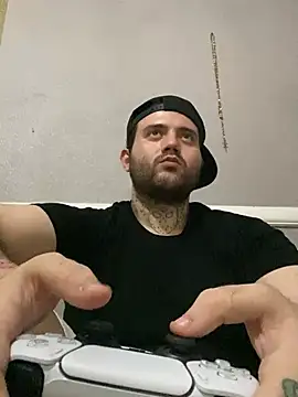 Snapshot of 817raul chatting on 01.26.25 817raul online show from 01.26.25