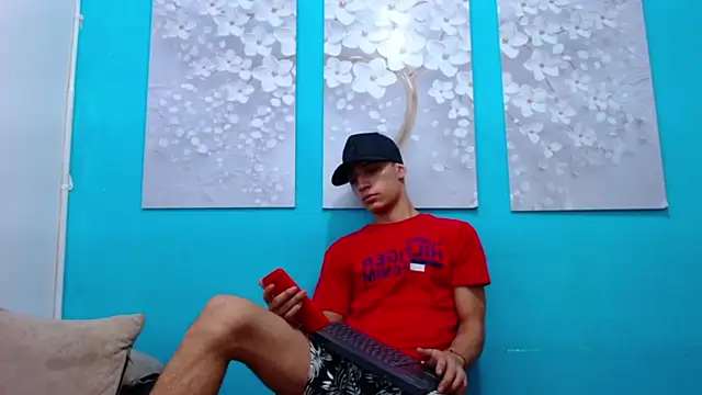 Leon hot X online show from 12.23.24