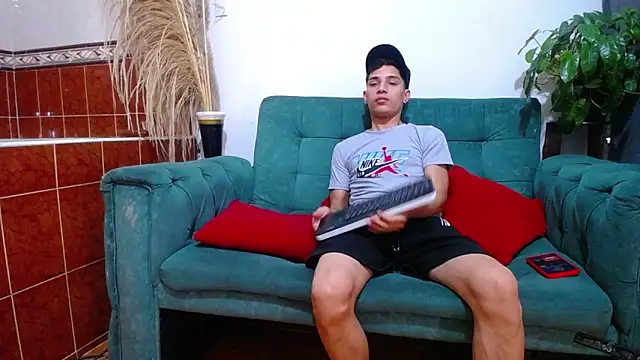 Leon hot X online show from 02.07.25