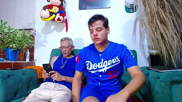 Leon hot X online show from 02.22.25