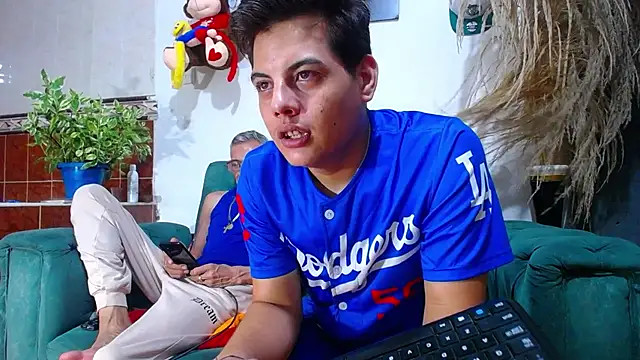 Leon hot X online show from 02.23.25