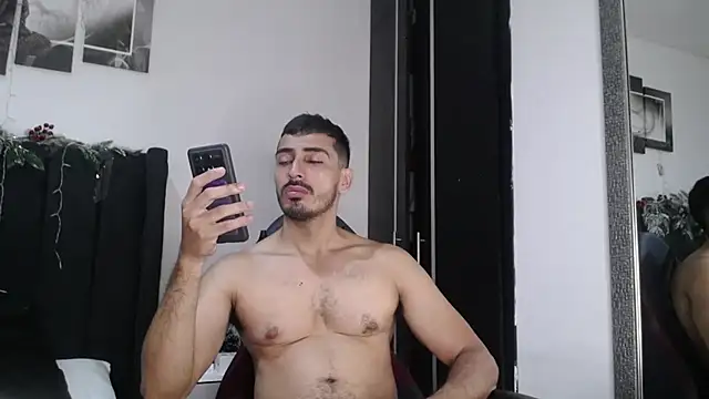 Snapshot of muscle_ares chatting on 12.16.24 muscle ares online show from 12.16.24