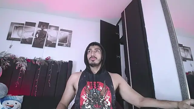 Snapshot of muscle_ares chatting on 12.21.24 muscle ares online show from 12.21.24