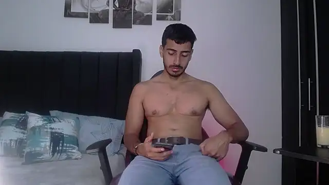 Snapshot of muscle_ares chatting on 03.11.25 muscle ares online show from 03.11.25