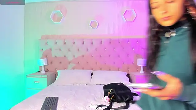 Agathaargent  online show from 11.03.25