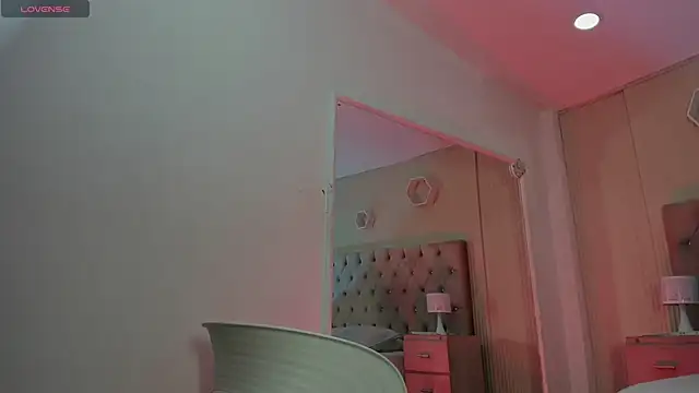 Agathaargent  online show from 11.26.25