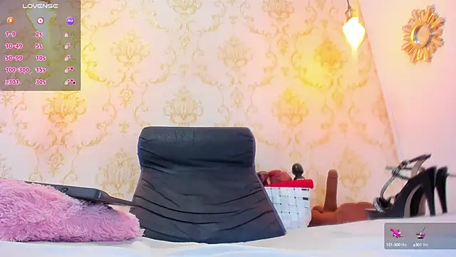 Snapshot of EIMY-ROBERTS chatting on 03.14.25 EIMY-ROBERTS online show from 03.14.25