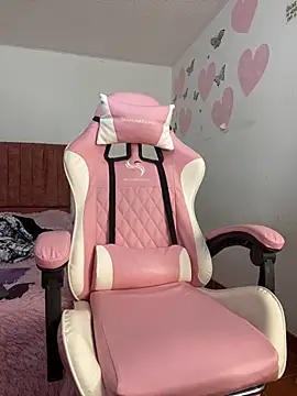 Snapshot of Bunny_sexy01 chatting on 10.17.25 Bunny sexy01 online show from 10.17.25