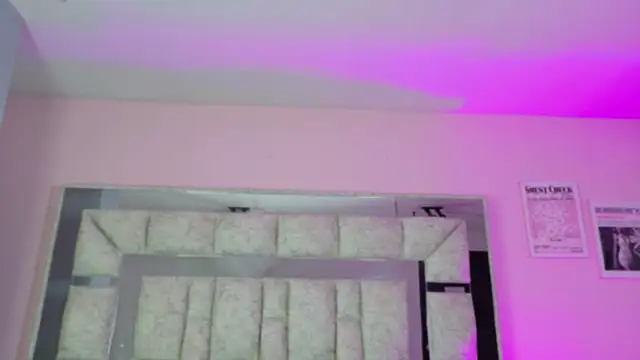 Snapshot of Sara_Greey chatting on 10.27.25 Sara Greey online show from 10.27.25