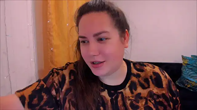 Snapshot of _madalexa_ chatting on 02.05.25  madalexa  online show from 02.05.25