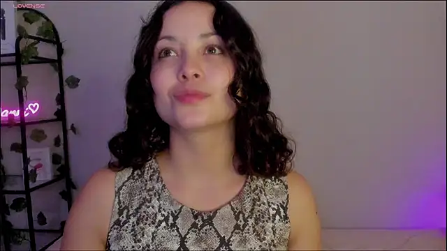 Snapshot of Megan_Rodrigo chatting on 01.08.25 Megan Rodrigo online show from 01.08.25