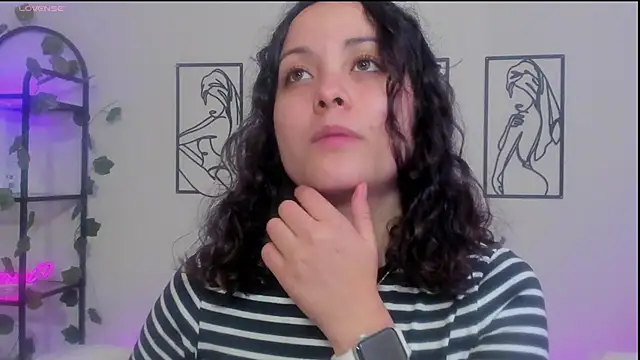 Snapshot of Megan_Rodrigo chatting on 03.10.25 Megan Rodrigo online show from 03.10.25