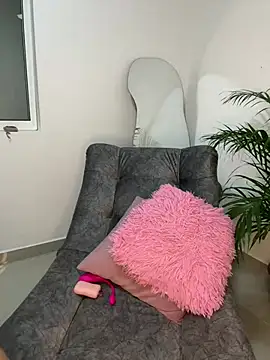 Roxanne 08 online show from 12.17.24